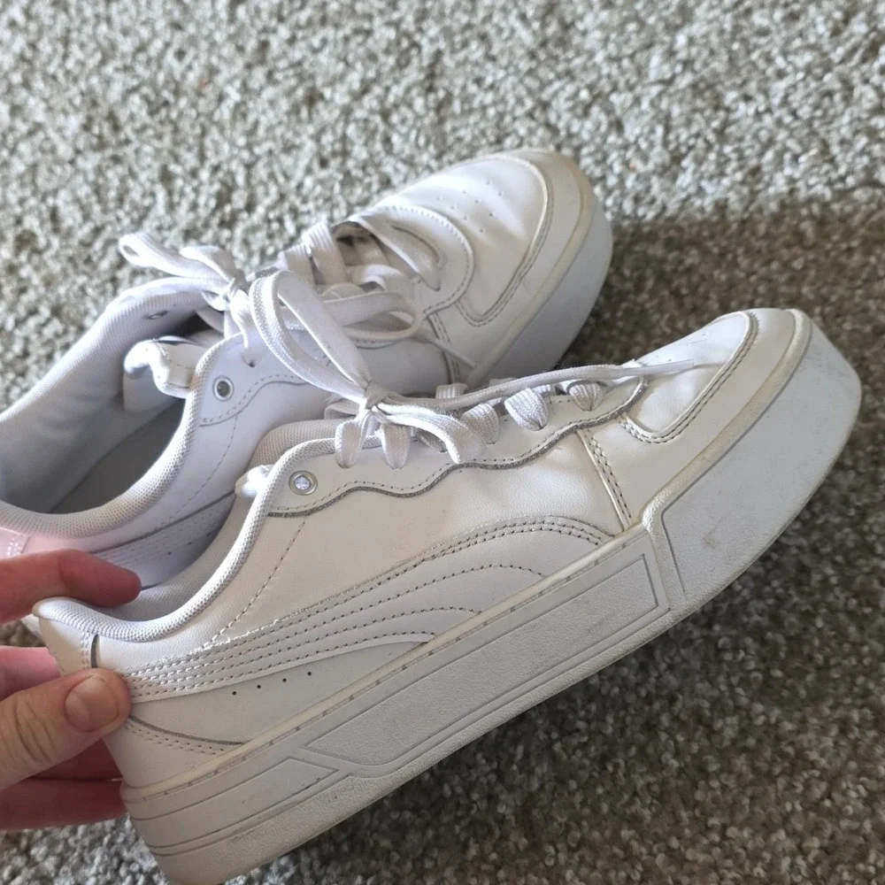PUMA Skye White Silver Grey Leather Lace Up Sneakers 374764-01 Women